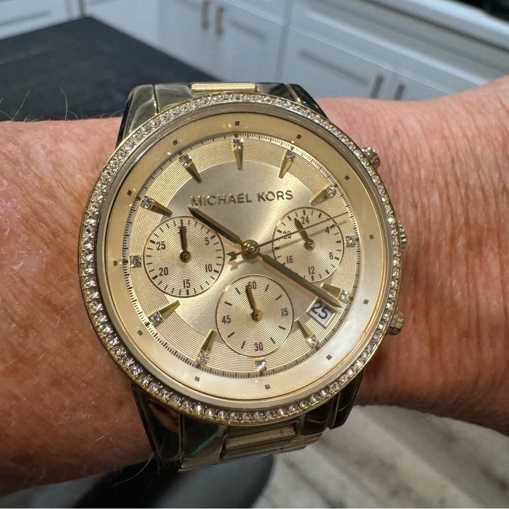 Michael Kors gold watch diamond style outer circle, stainless steel MK6356. - Picture 2 of 10